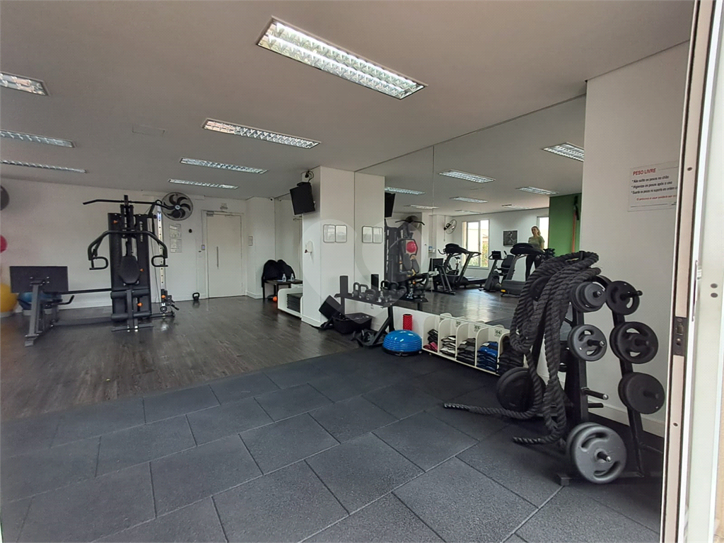 Imóvel de 126m² sala de estar de 2 ambientes com varanda e lavabo 3 quartos, sendo 2 suítes, 3 vagas de garagem Vila Romana