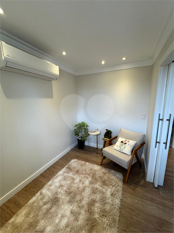 Imóvel de 126m² sala de estar de 2 ambientes com varanda e lavabo 3 quartos, sendo 2 suítes, 3 vagas de garagem Vila Romana