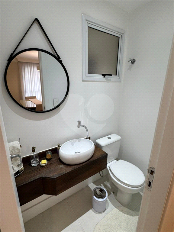 Imóvel de 126m² sala de estar de 2 ambientes com varanda e lavabo 3 quartos, sendo 2 suítes, 3 vagas de garagem Vila Romana