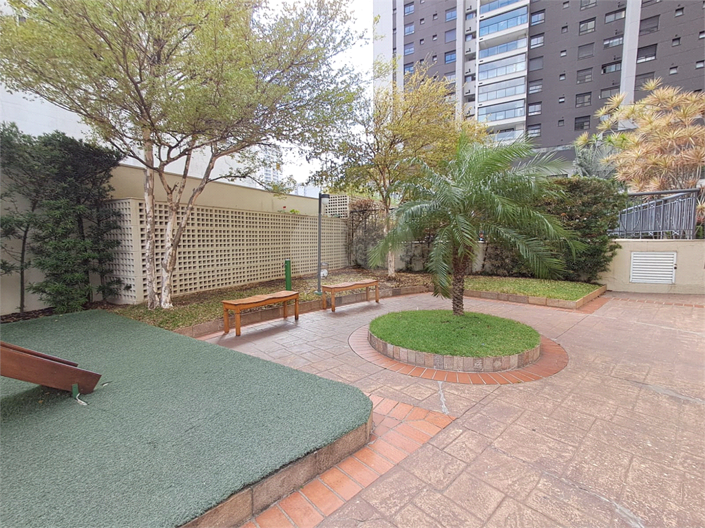 Imóvel de 126m² sala de estar de 2 ambientes com varanda e lavabo 3 quartos, sendo 2 suítes, 3 vagas de garagem Vila Romana