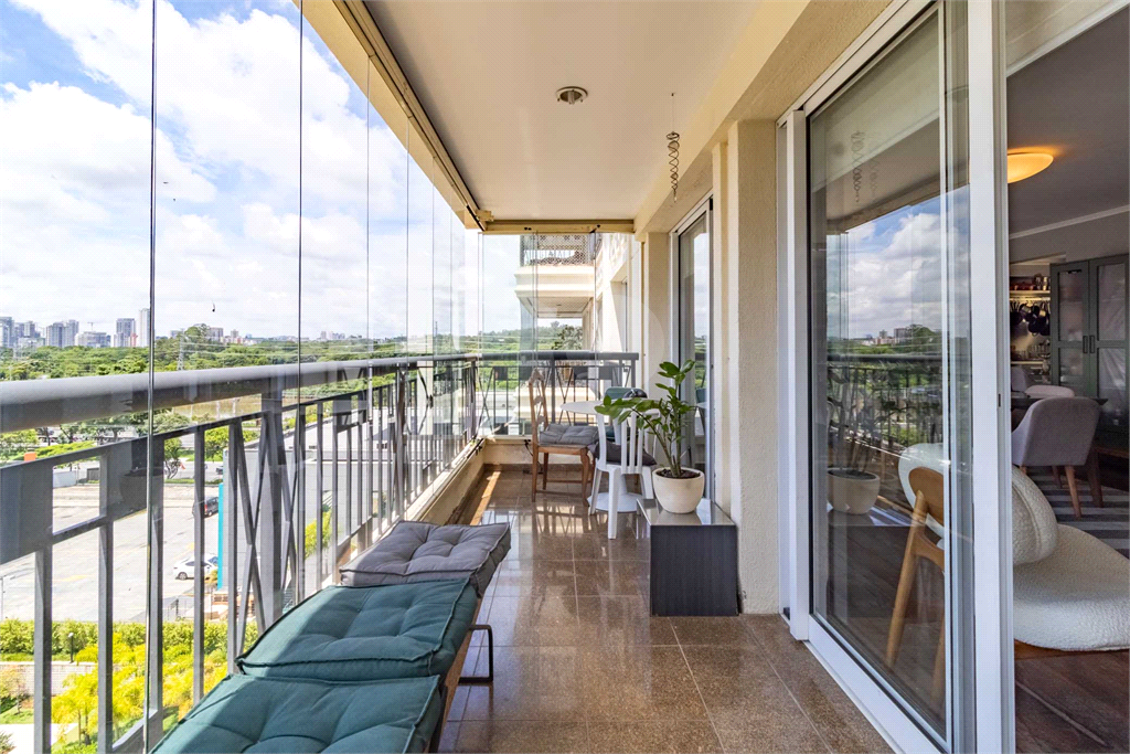 Apartamento Alto Padrão- Alto de Pinheiros - 4 Dormitórios - 220 m²