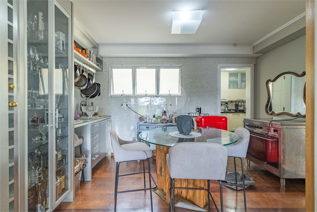 Apartamento Alto Padrão- Alto de Pinheiros - 4 Dormitórios - 220 m²