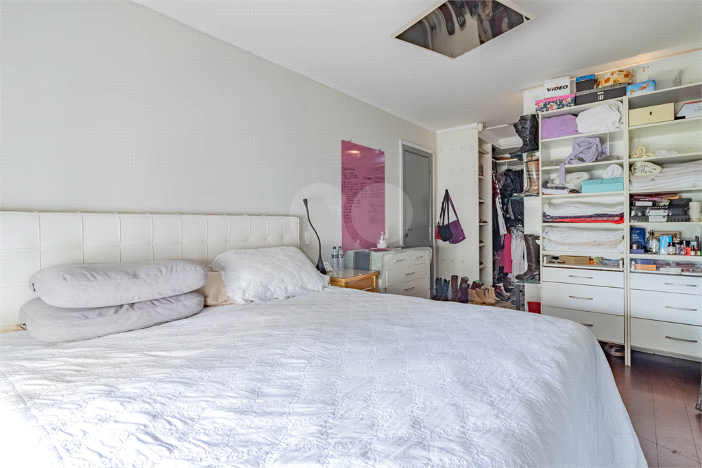 Apartamento Alto Padrão- Alto de Pinheiros - 4 Dormitórios - 220 m²