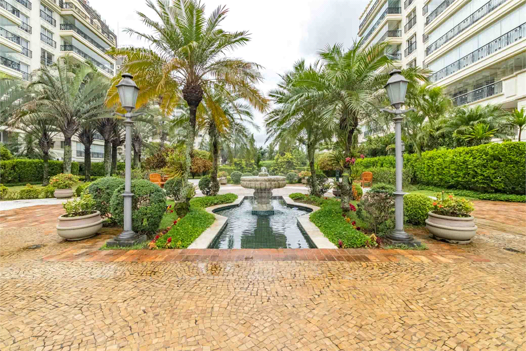 Apartamento Alto Padrão- Alto de Pinheiros - 4 Dormitórios - 220 m²