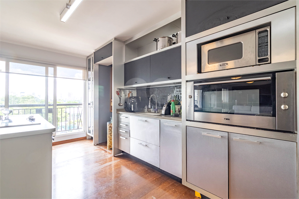 Apartamento Alto Padrão- Alto de Pinheiros - 4 Dormitórios - 220 m²