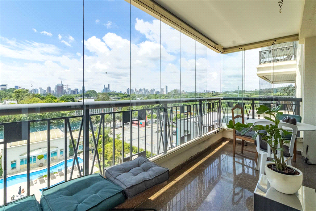 Apartamento Alto Padrão- Alto de Pinheiros - 4 Dormitórios - 220 m²