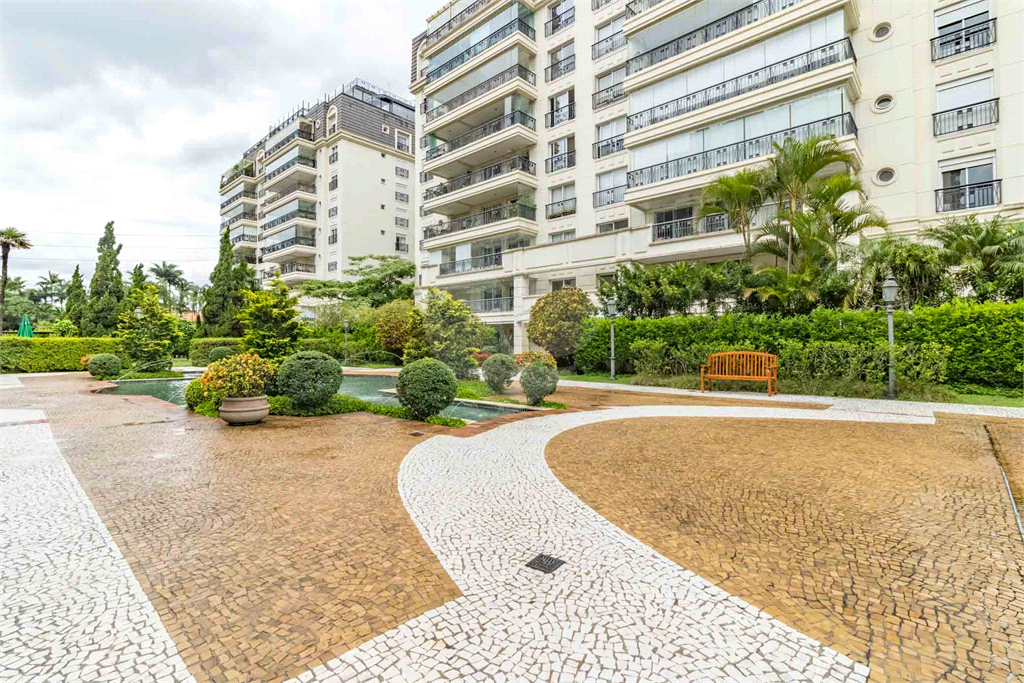 Apartamento Alto Padrão- Alto de Pinheiros - 4 Dormitórios - 220 m²