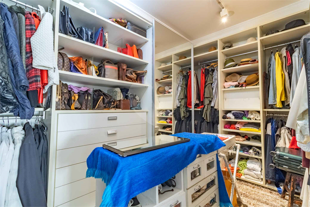 Apartamento Alto Padrão- Alto de Pinheiros - 4 Dormitórios - 220 m²