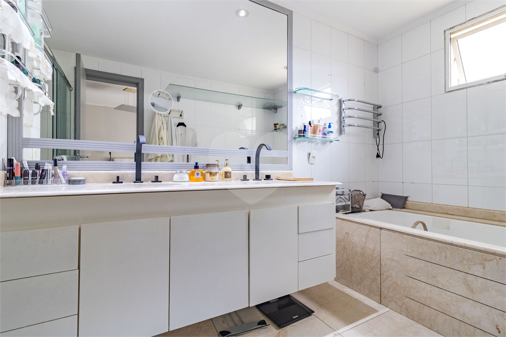 Apartamento Alto Padrão- Alto de Pinheiros - 4 Dormitórios - 220 m²