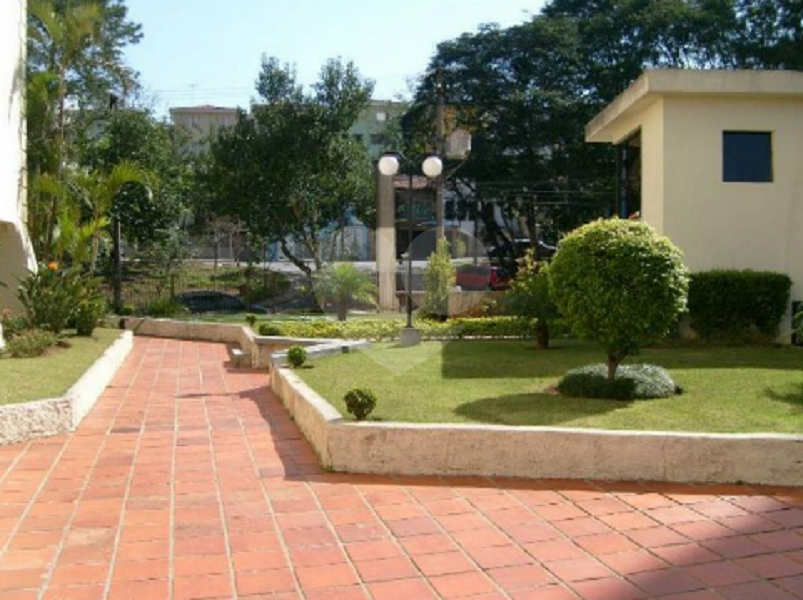 Excelente apartamento na rua Camarajé