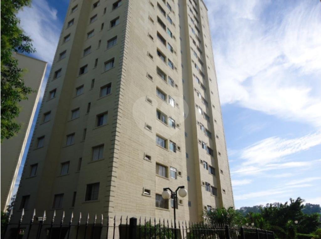 Excelente apartamento na rua Camarajé