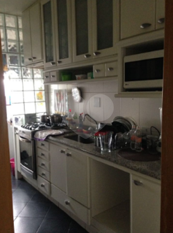 Excelente apartamento na rua Camarajé
