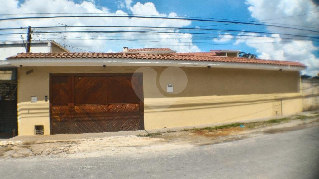 Excelente casa assobradada à venda no Horto Florestal