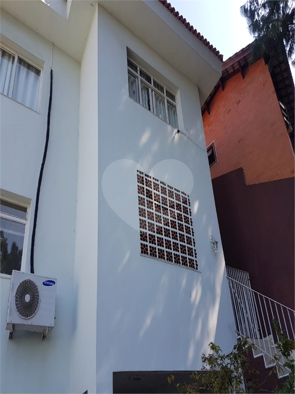 Excelente  Sobrado no Tremembé em Condomínio Fechado 3 Dormitórios / 1 Suíte / 5 Vagas de garagem