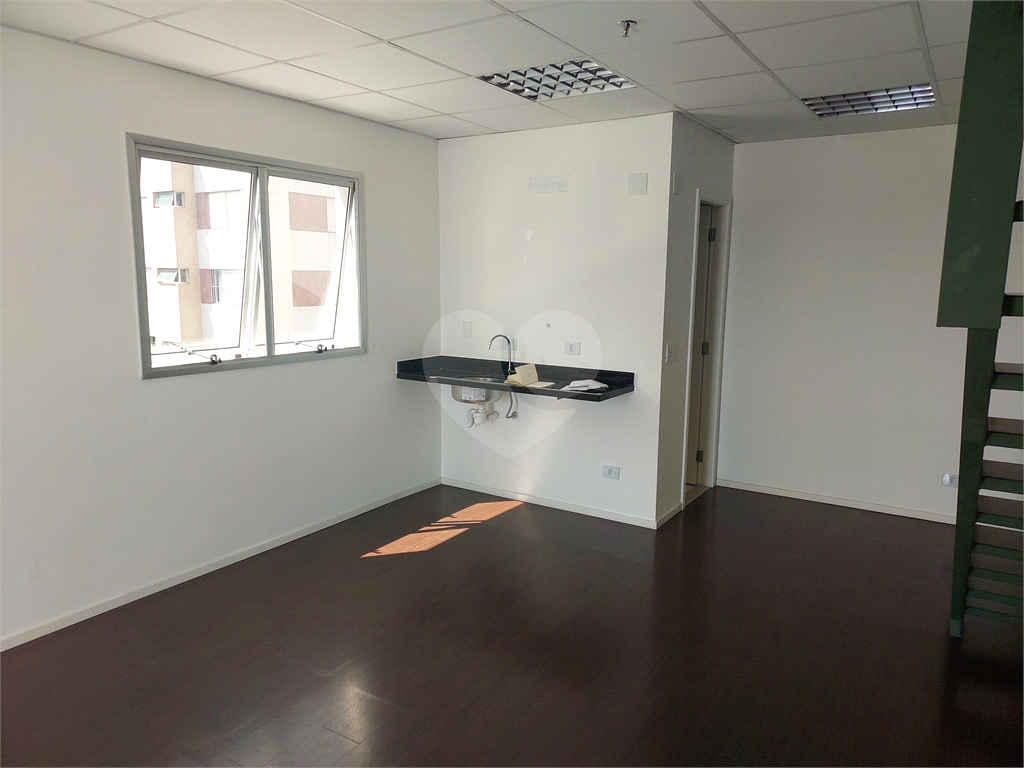Sala comercial duplex com 85m²