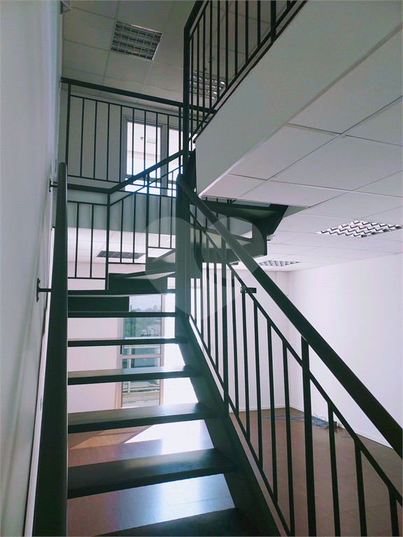 Sala comercial duplex com 85m²