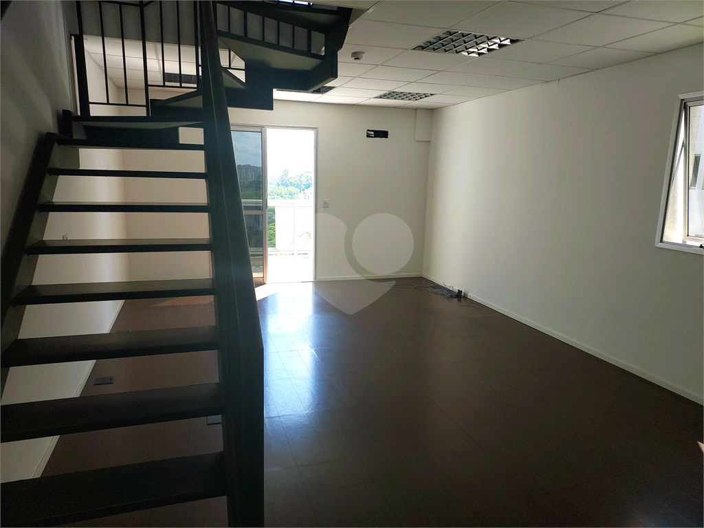 Sala comercial duplex com 85m²