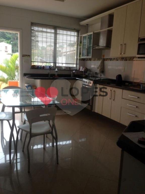 Ótimo sobrado à venda na Vila Mazzei, você precisa conhecer!