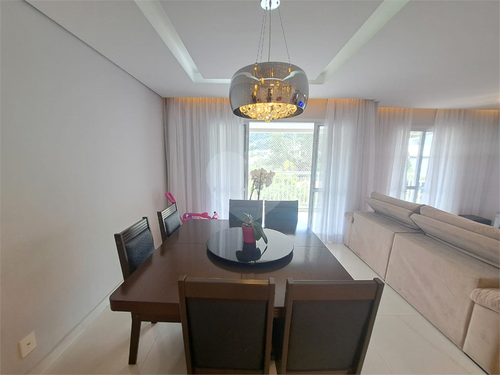 Apartamento à Venda | 100 m² | 3 dormitórios | 1 suíte | Sala 3 Ambientes| 3 vagas no Jardim Peri  