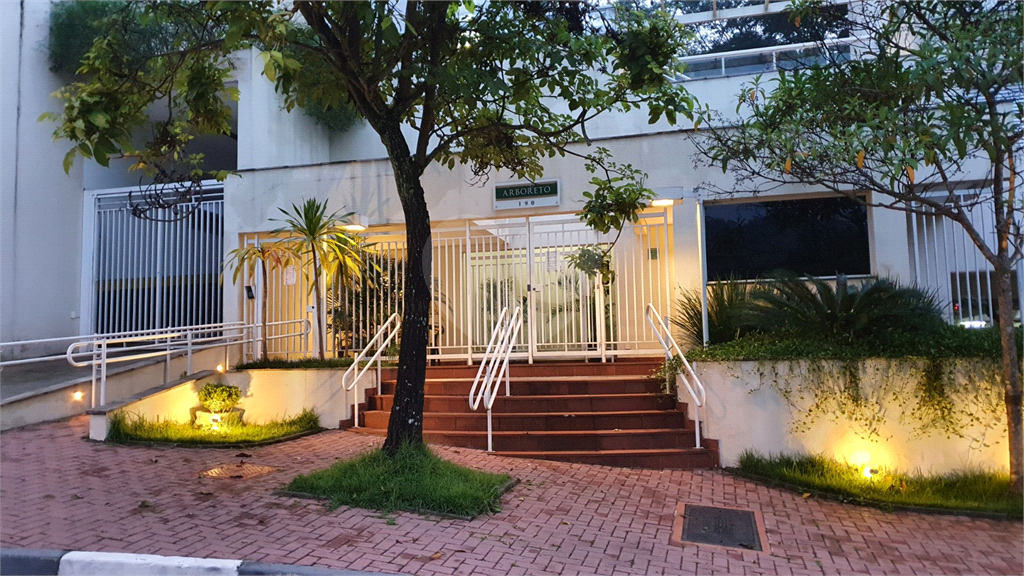 Apartamento à Venda | 100 m² | 3 dormitórios | 1 suíte | Sala 3 Ambientes| 3 vagas no Jardim Peri  