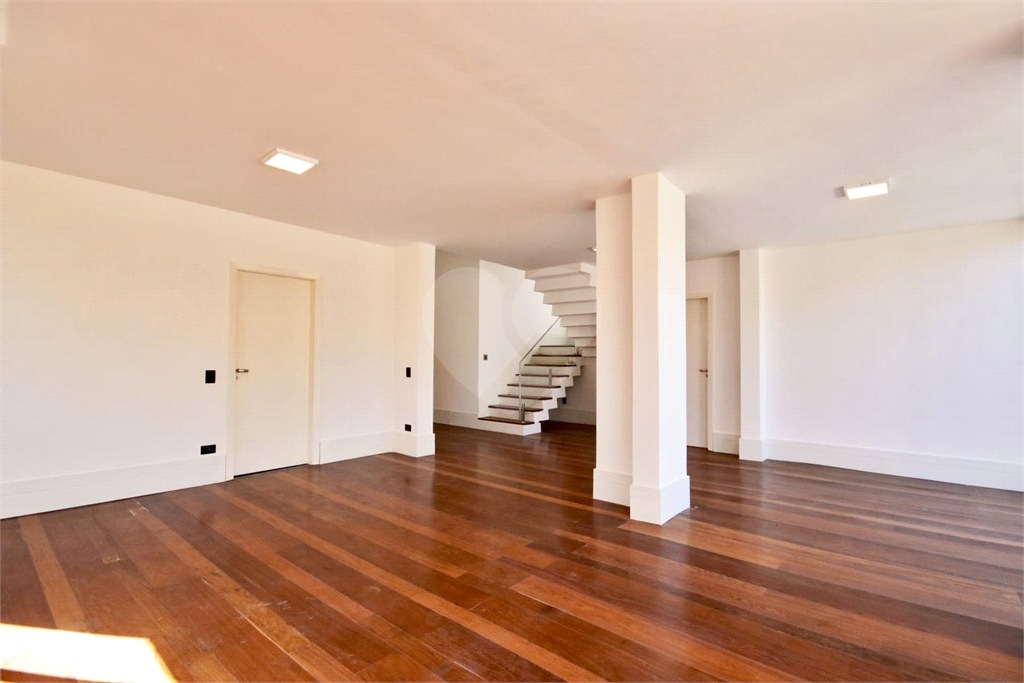 VENDE-SE SOBRADO ALTO PADRÃO EM BARUERI