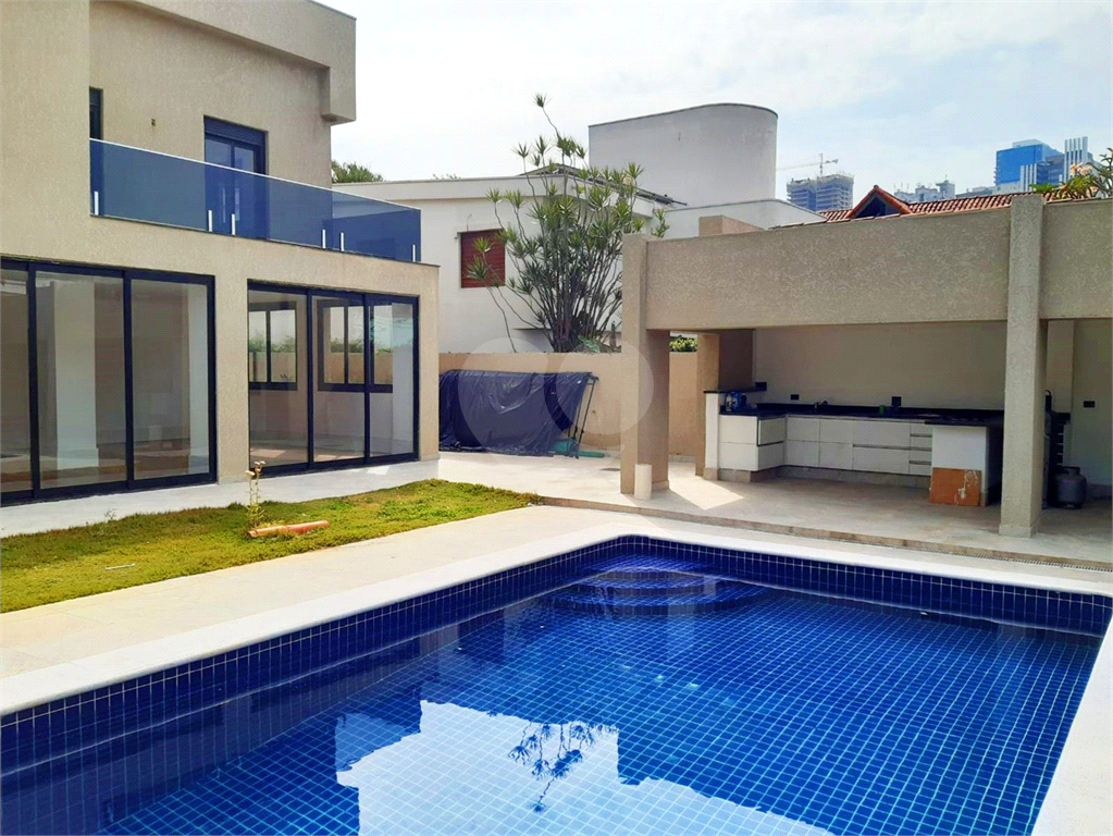 VENDE-SE SOBRADO ALTO PADRÃO EM BARUERI