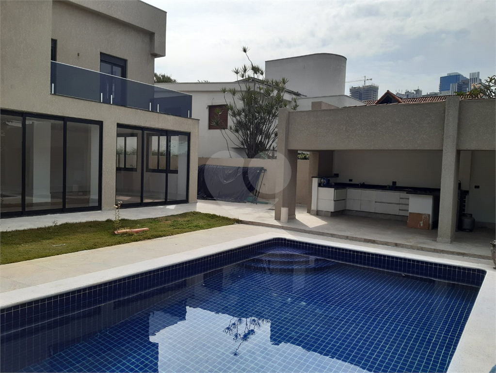 VENDE-SE SOBRADO ALTO PADRÃO EM BARUERI