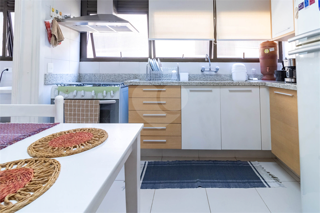 Apartamento - Perdizes - 4 Dormitórios - 155 m²