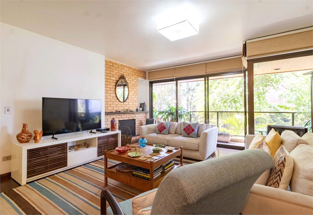 Apartamento - Perdizes - 4 Dormitórios - 155 m²