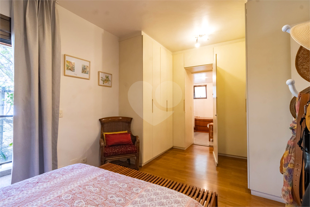 Apartamento - Perdizes - 4 Dormitórios - 155 m²