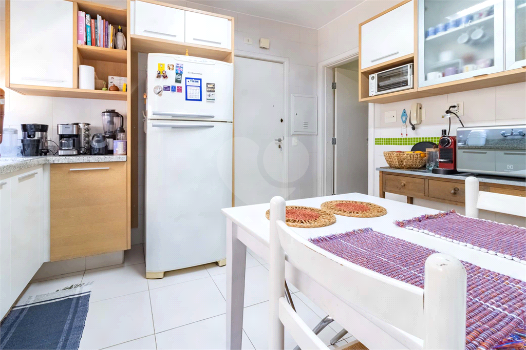 Apartamento - Perdizes - 4 Dormitórios - 155 m²