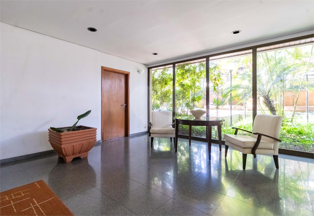 Apartamento - Perdizes - 4 Dormitórios - 155 m²