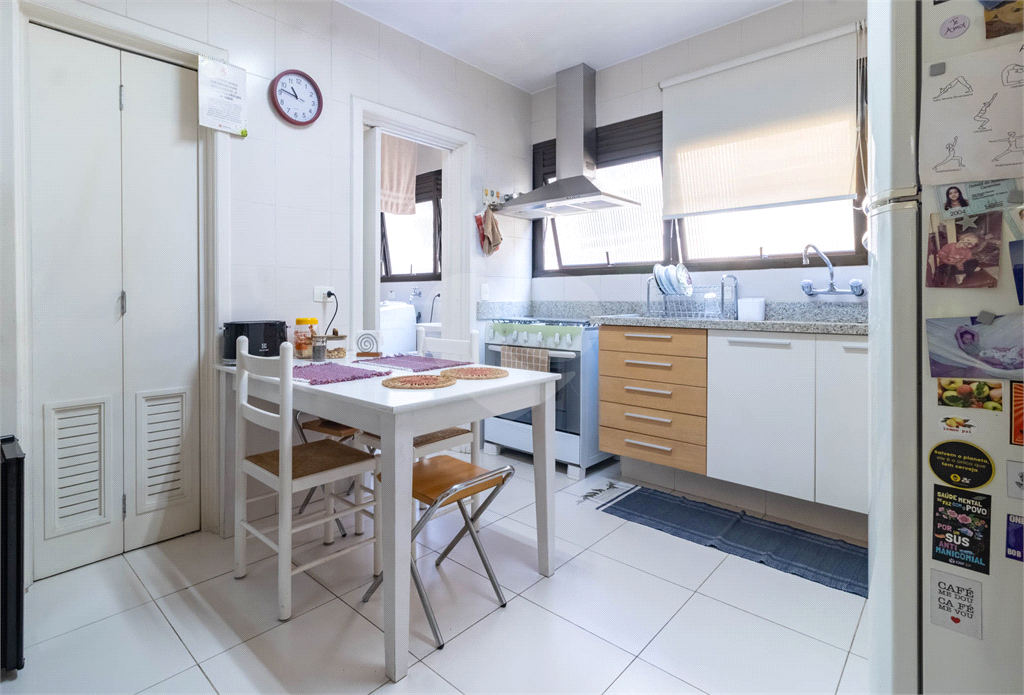 Apartamento - Perdizes - 4 Dormitórios - 155 m²