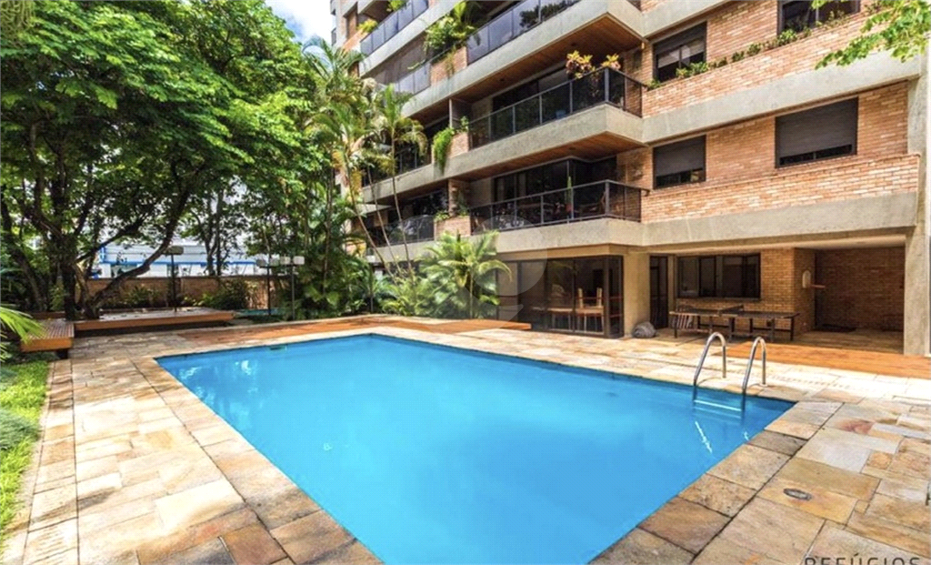 Apartamento - Perdizes 4 Dormitórios - 155 m²