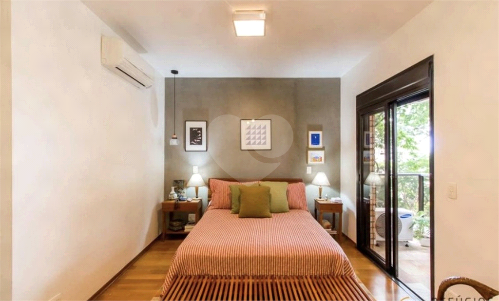 Apartamento - Perdizes 4 Dormitórios - 155 m²