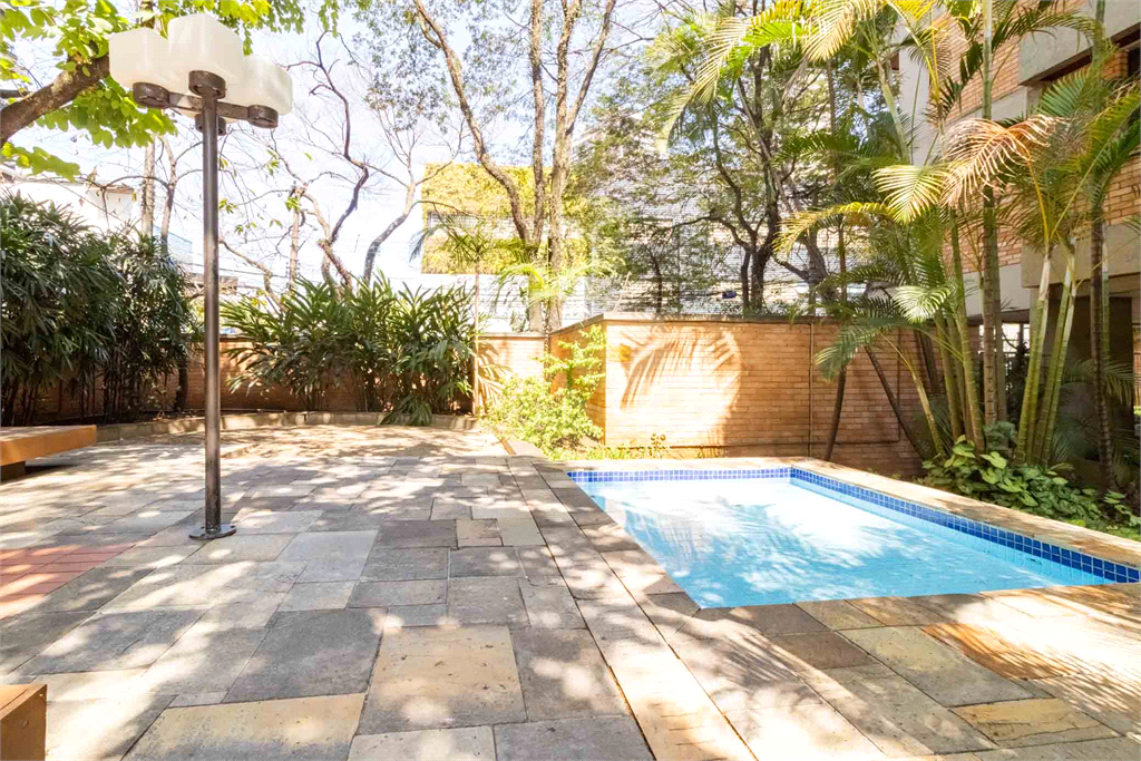 Apartamento - Perdizes - 4 Dormitórios - 155 m²