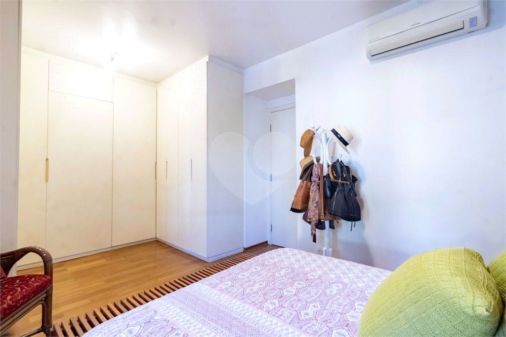 Apartamento - Perdizes - 4 Dormitórios - 155 m²