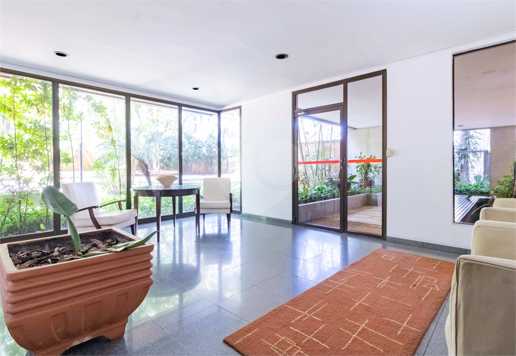 Apartamento - Perdizes - 4 Dormitórios - 155 m²