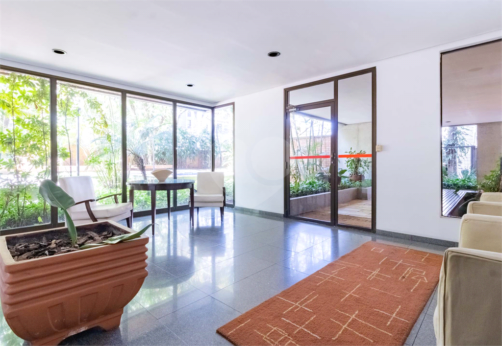 Apartamento - Perdizes - 4 Dormitórios - 155 m²