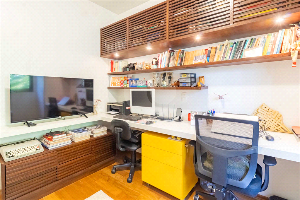 Apartamento - Perdizes - 4 Dormitórios - 155 m²