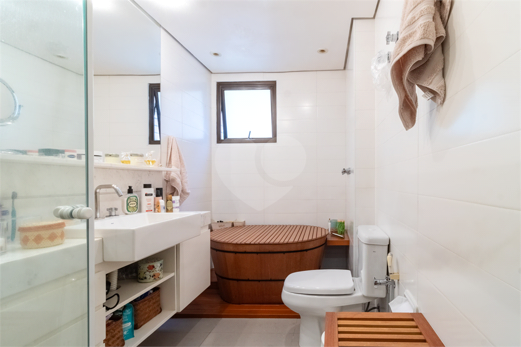 Apartamento - Perdizes - 4 Dormitórios - 155 m²