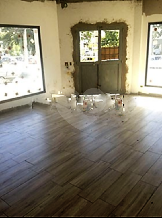 BELÍSSIMO PREDIO COMERCIAL