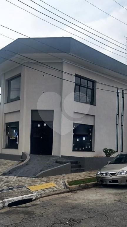 BELÍSSIMO PREDIO COMERCIAL