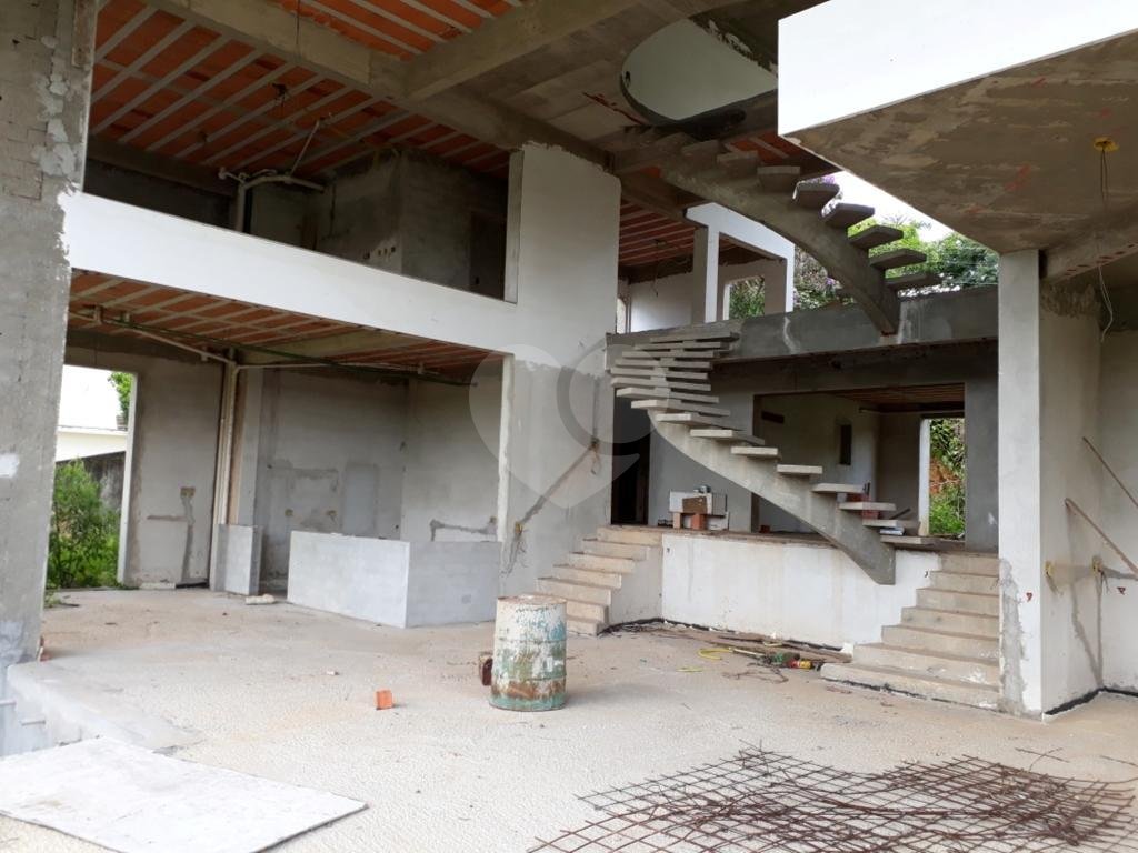 Serra da Cantareira Mansão de Altíssimo Padrão Faltando acabamento no Condomínio Suíça  Cantareira!