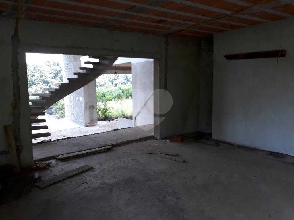 Serra da Cantareira Mansão de Altíssimo Padrão Faltando acabamento no Condomínio Suíça  Cantareira!