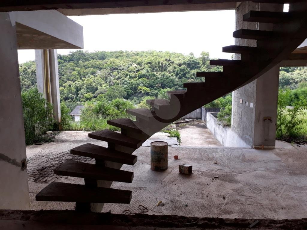 Serra da Cantareira Mansão de Altíssimo Padrão Faltando acabamento no Condomínio Suíça  Cantareira!