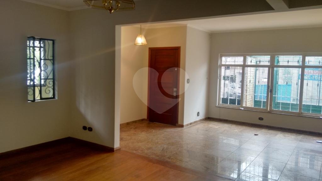 Casa à venda com 3 quartos, 289m² - Foto 1