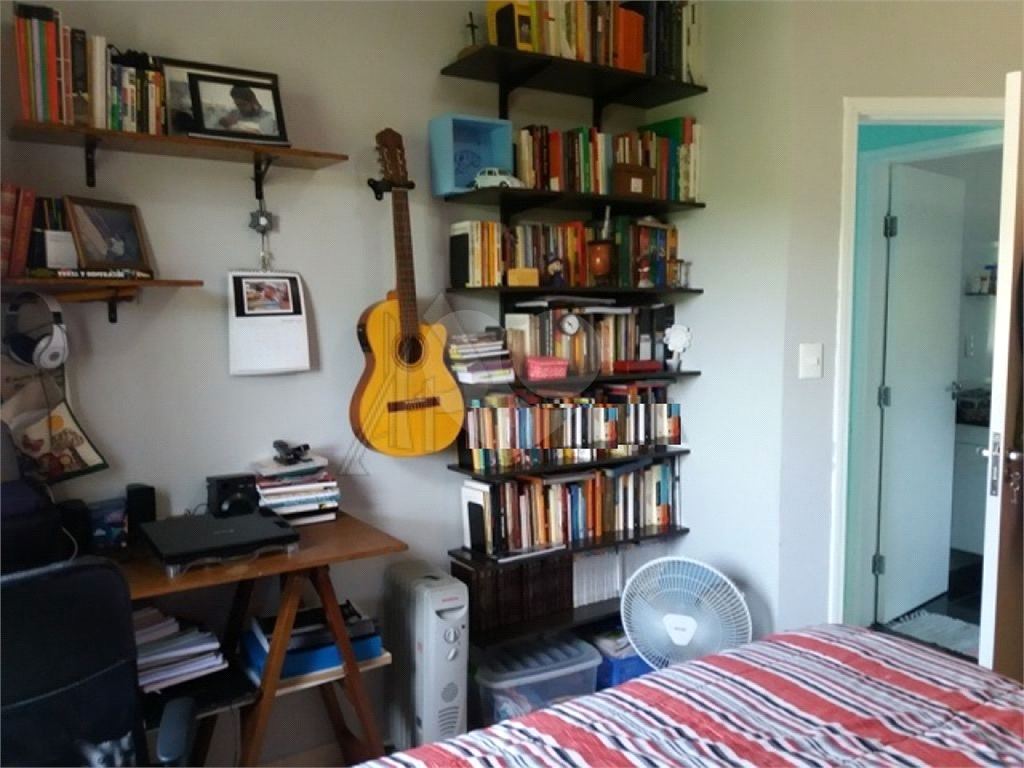 Apartamento Lindo todo reformado em bairro nobre! fácil acesso a condução e ao comercio em geral!