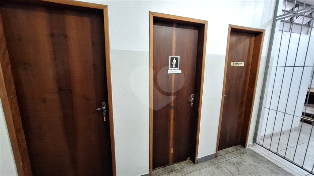 Prédio Comercial a venda no Brás com 850m² de área construída, e elevador.