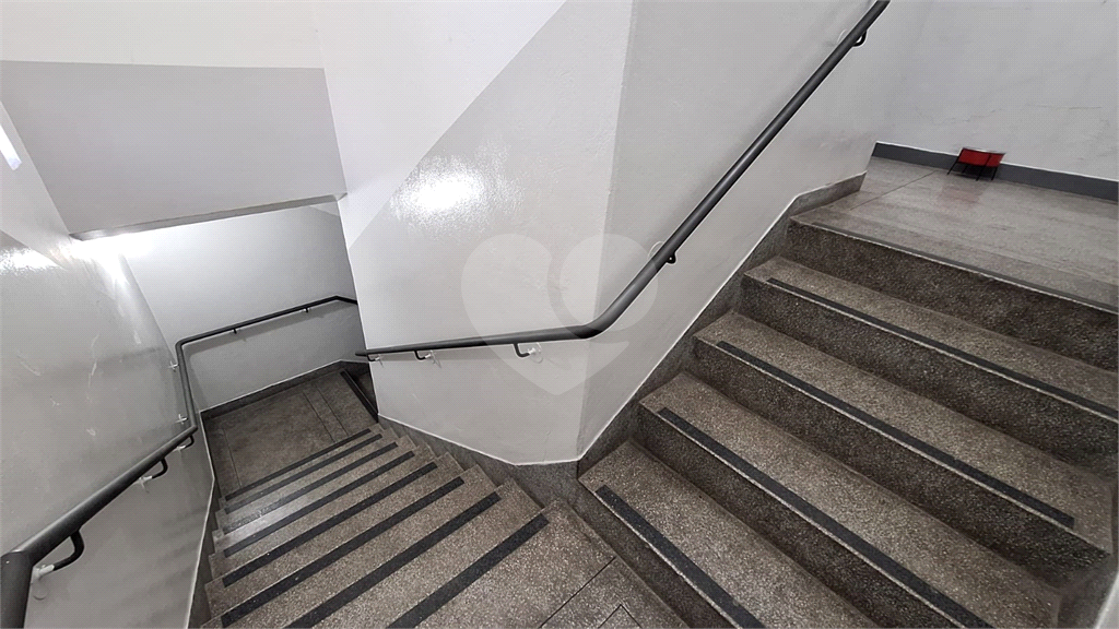 Prédio Comercial a venda no Brás com 850m² de área construída, e elevador.